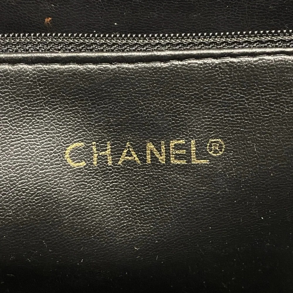 CHANEL perfect weekday
